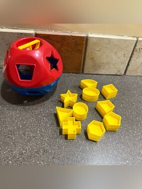 Tupperware Red and Blue Shape Sorting Ball with Yellow Shapes